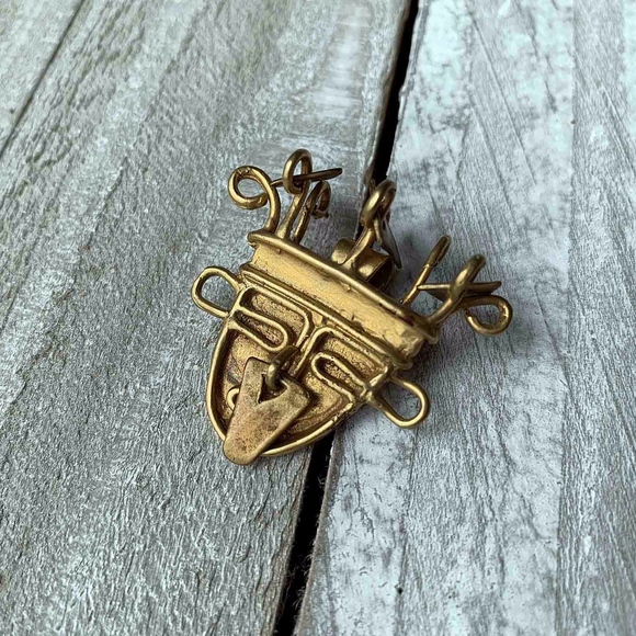 Artesian Peruvian Pendant - Picture 1 of 5